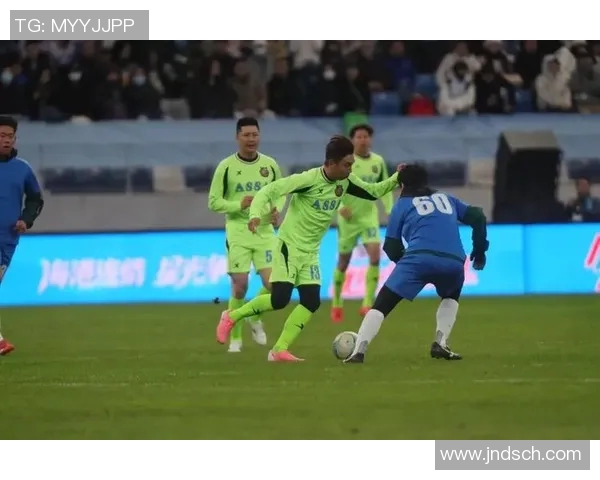 足球明星热身入场精彩瞬间集锦尽显风采与激情